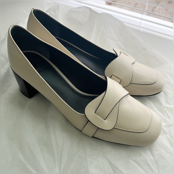Tory Burch Leather Heeled Loafers Cream Size 8M - Picture 1 of 8